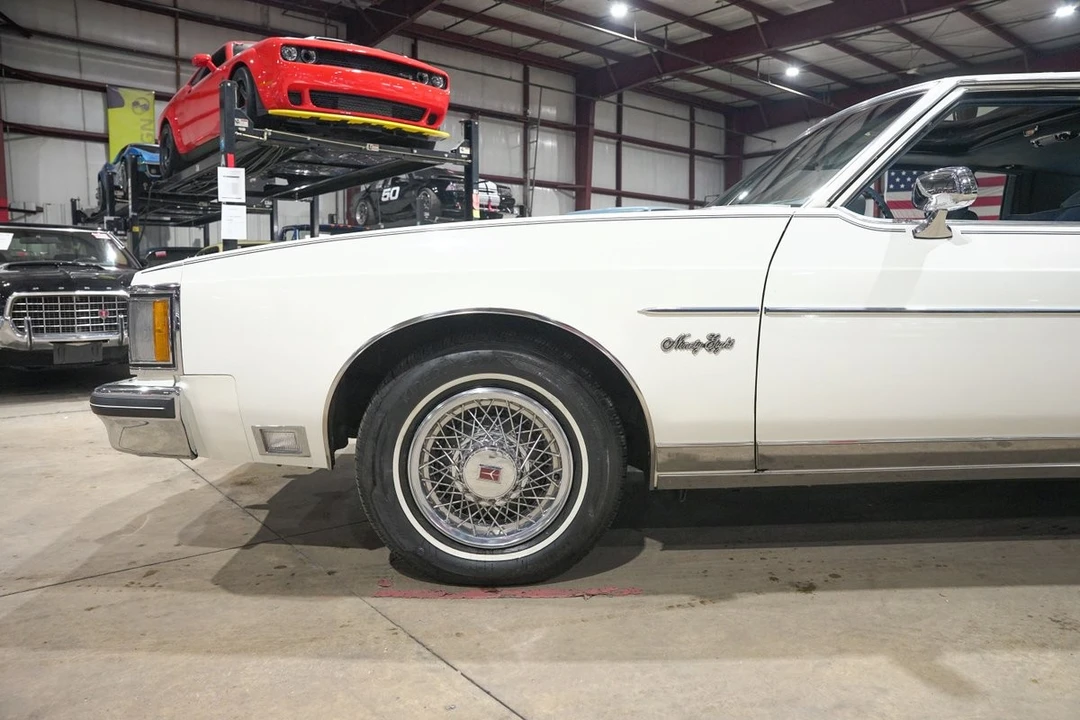 1983 Oldsmobile 98 - Image 3 of 12