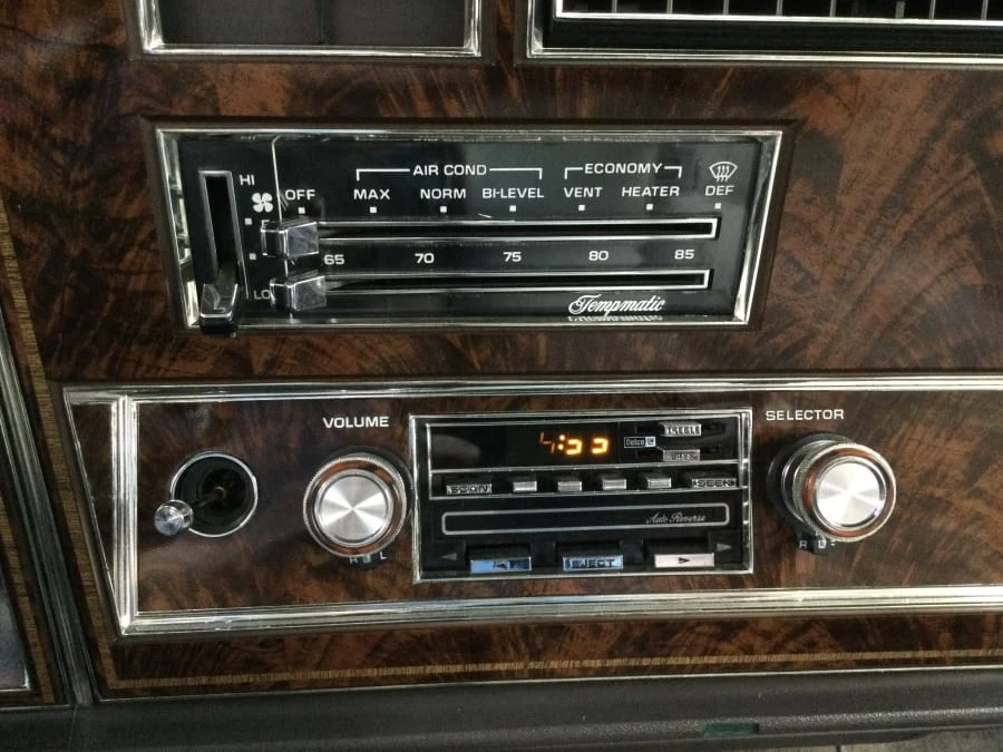 1983 Oldsmobile 98 - Image 17 of 19