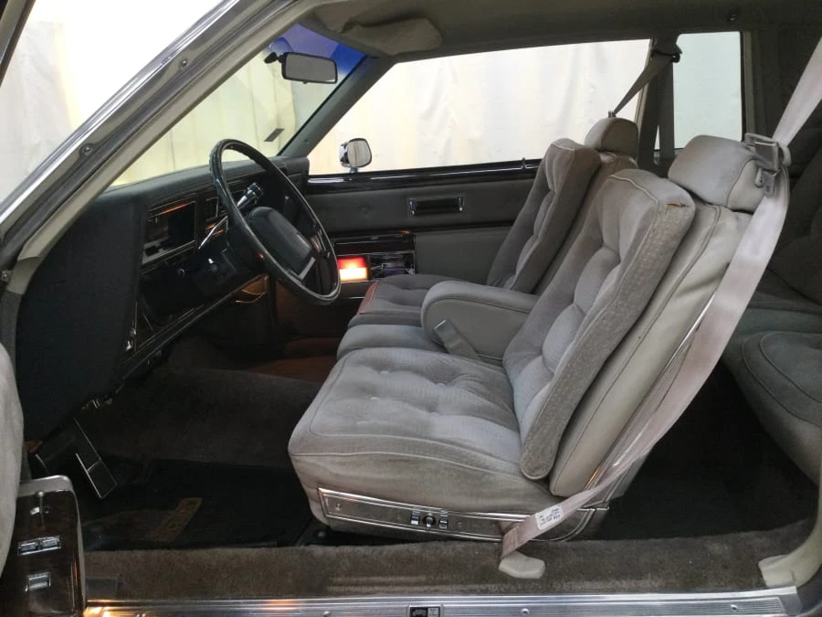 1983 Oldsmobile 98 - Image 9 of 19
