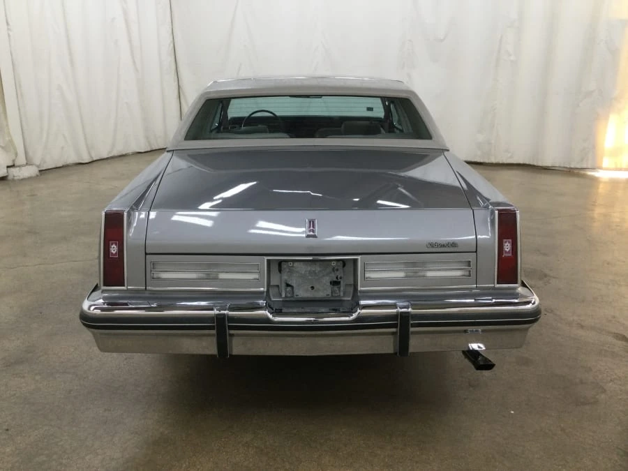 1983 Oldsmobile 98 - Image 5 of 19