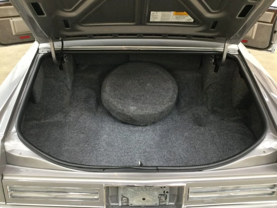 1983 Oldsmobile 98 - Image 19 of 19