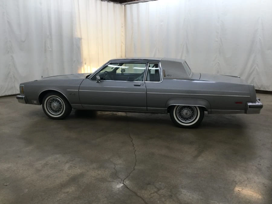 1983 Oldsmobile 98 - Image 2 of 19