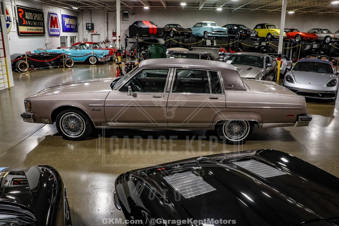 1983 Oldsmobile 98 - Image 6 of 12