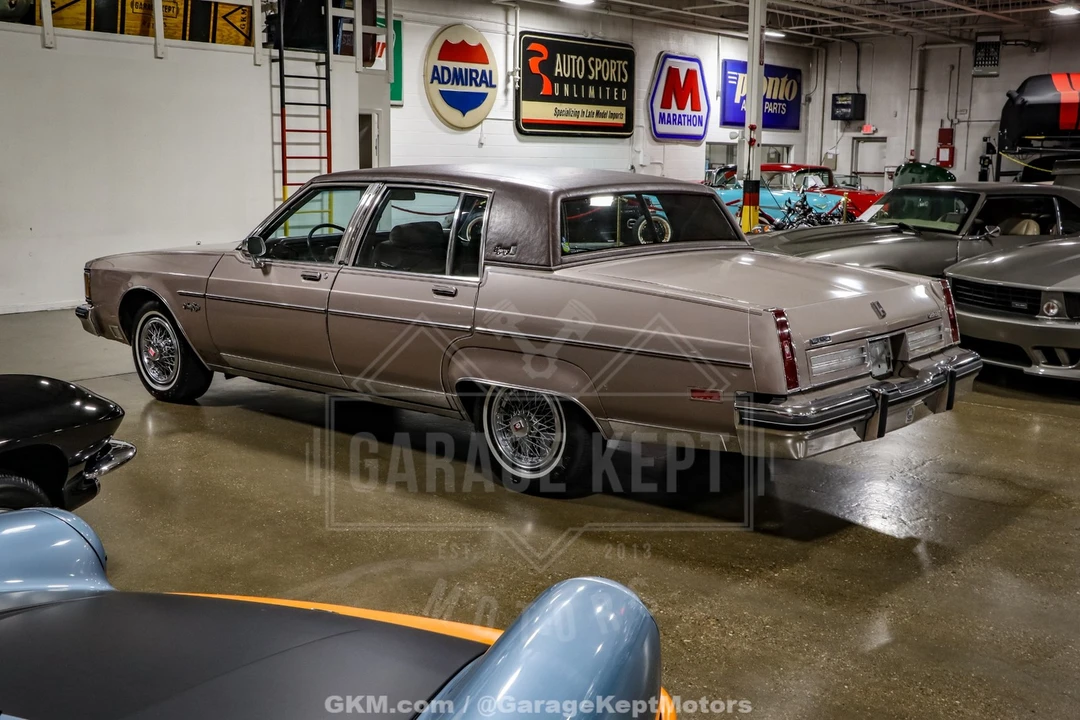 1983 Oldsmobile 98 - Image 7 of 12