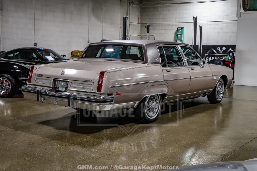 1983 Oldsmobile 98 - Image 9 of 12