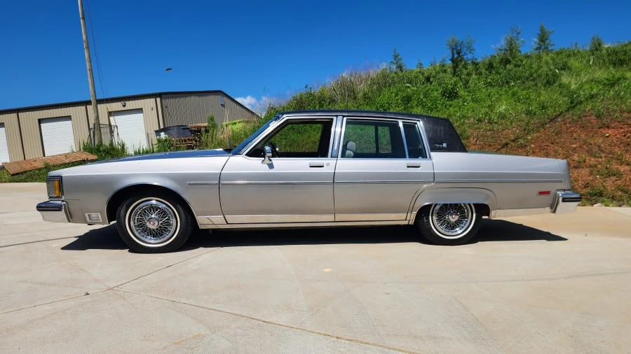 1983 Oldsmobile 98 - Image 2 of 20