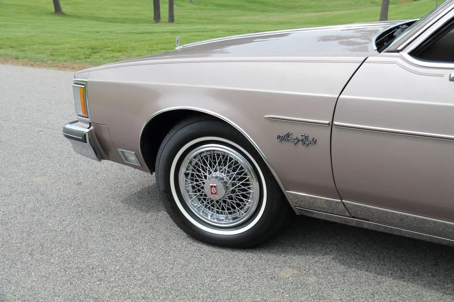 1983 Oldsmobile 98 - Image 8 of 26