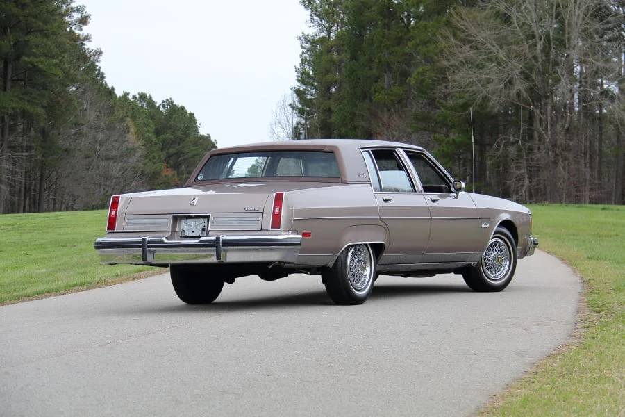 1983 Oldsmobile 98 - Image 3 of 26