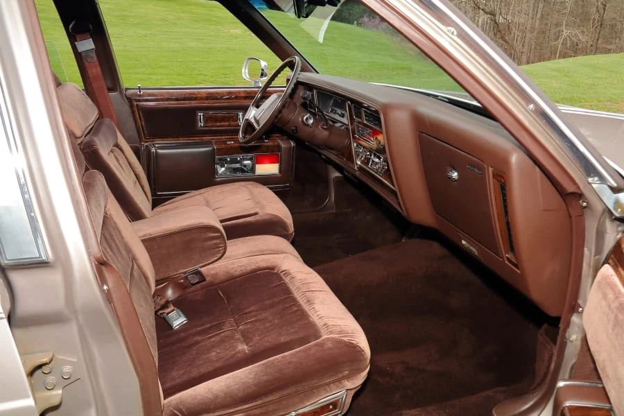 1983 Oldsmobile 98 - Image 19 of 26