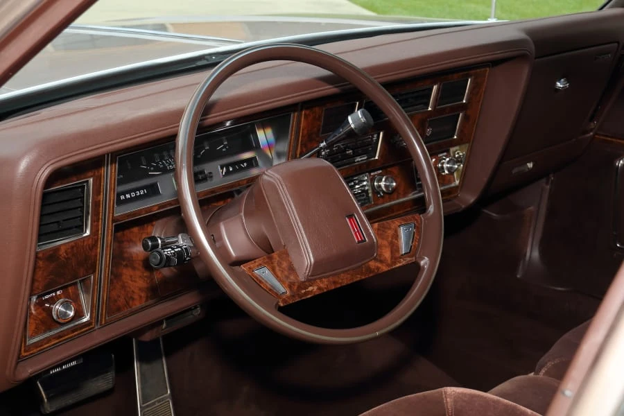 1983 Oldsmobile 98 - Image 15 of 26