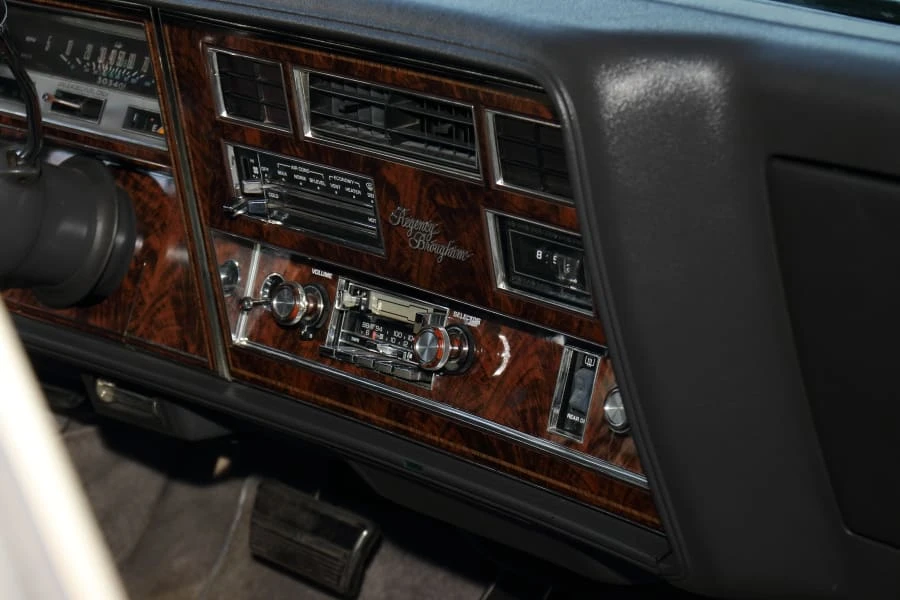1983 Oldsmobile 98 - Image 22 of 29