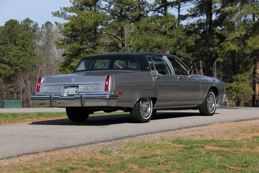 1983 Oldsmobile 98 - Image 3 of 29