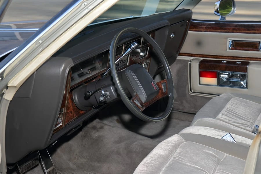 1983 Oldsmobile 98 - Image 19 of 29