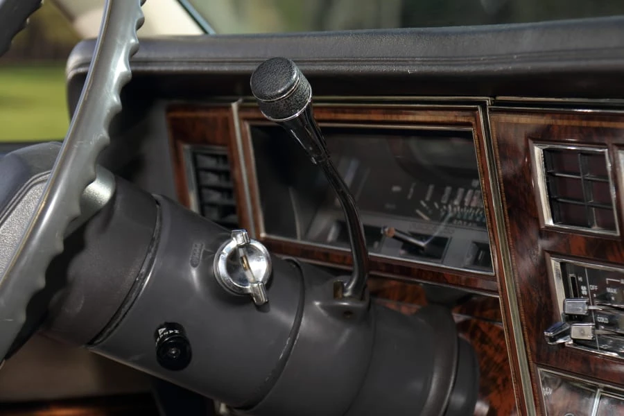 1983 Oldsmobile 98 - Image 25 of 29