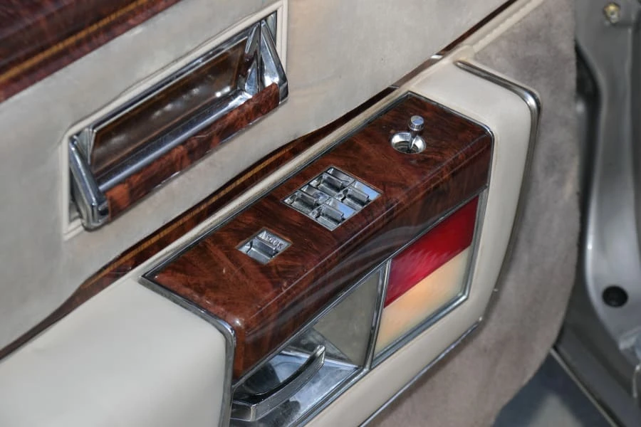 1983 Oldsmobile 98 - Image 18 of 29