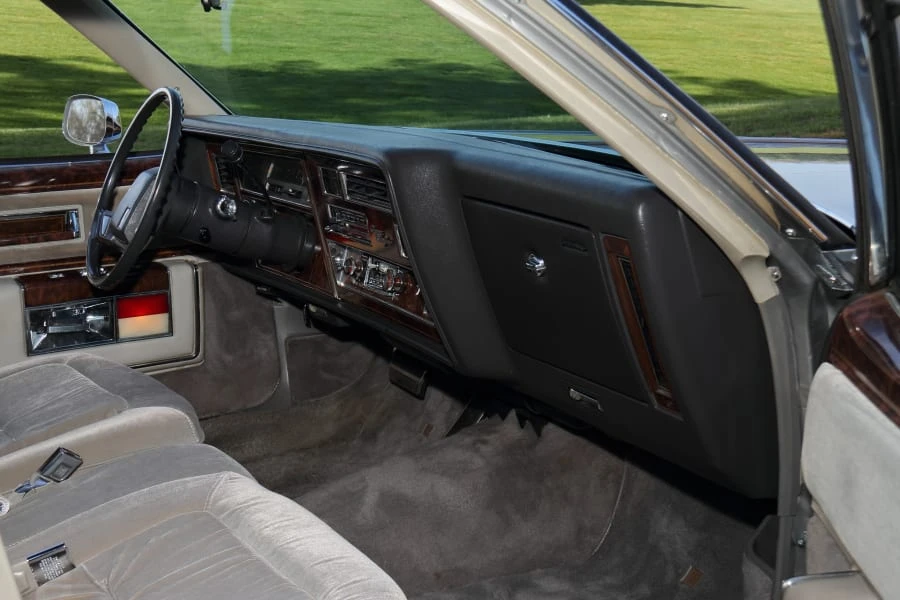 1983 Oldsmobile 98 - Image 16 of 29