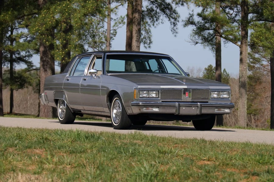1983 Oldsmobile 98 - Image 6 of 29