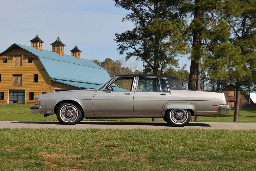 1983 Oldsmobile 98 - Image 2 of 29