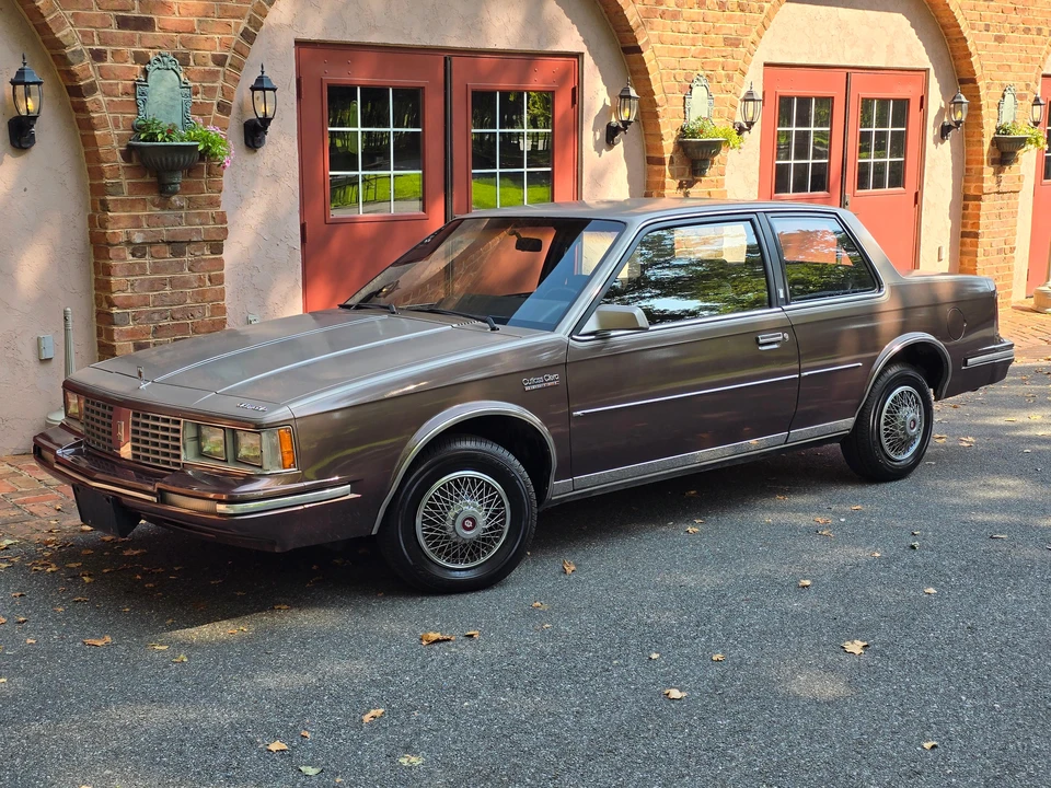 1983 Oldsmobile Cutlass Ciera - Image 10 of 31