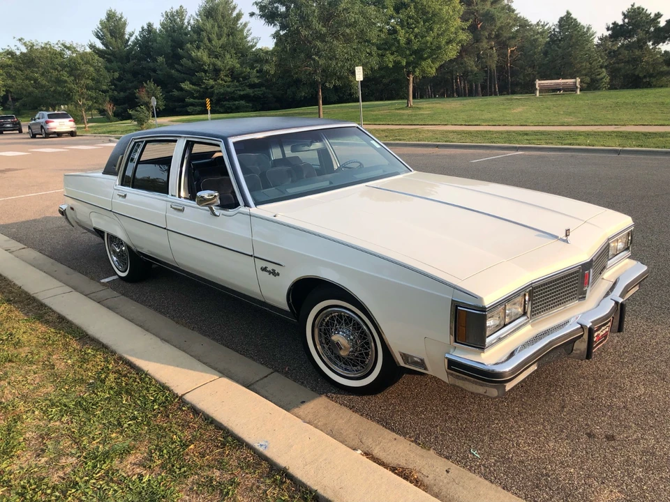 1983 Oldsmobile 98 - Image 7 of 21