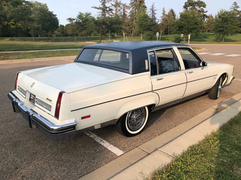 1983 Oldsmobile 98 - Image 5 of 21