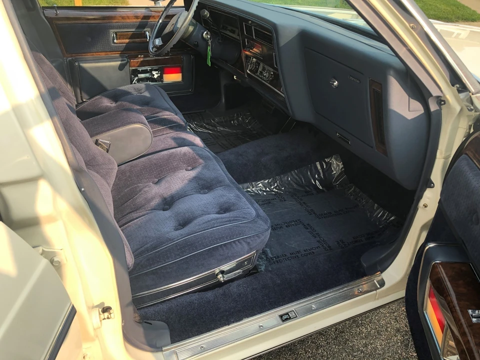 1983 Oldsmobile 98 - Image 16 of 21