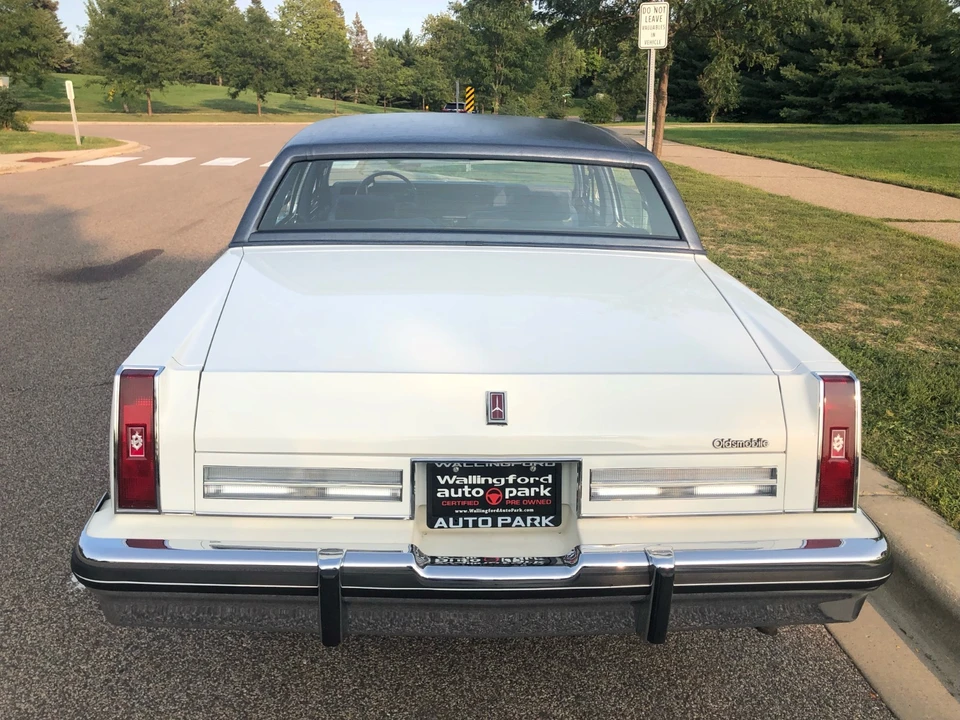 1983 Oldsmobile 98 - Image 4 of 21