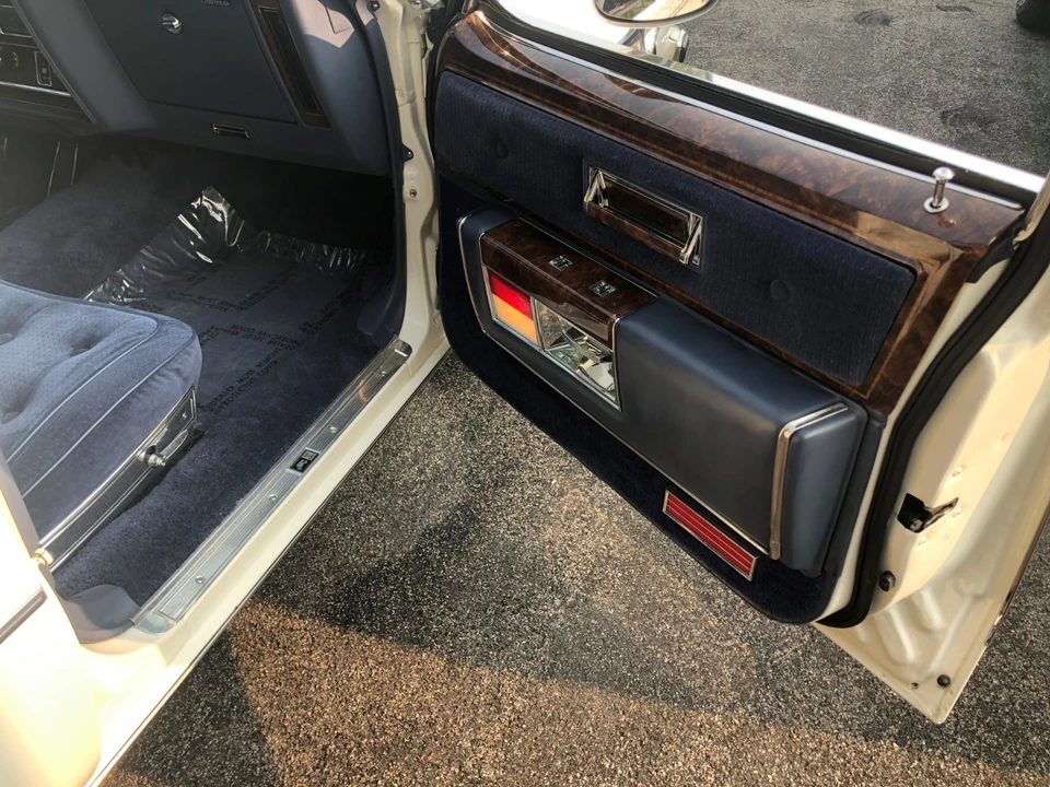 1983 Oldsmobile 98 - Image 20 of 21