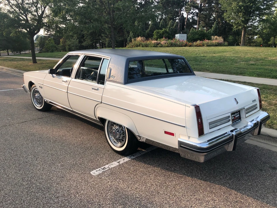 1983 Oldsmobile 98 - Image 3 of 21