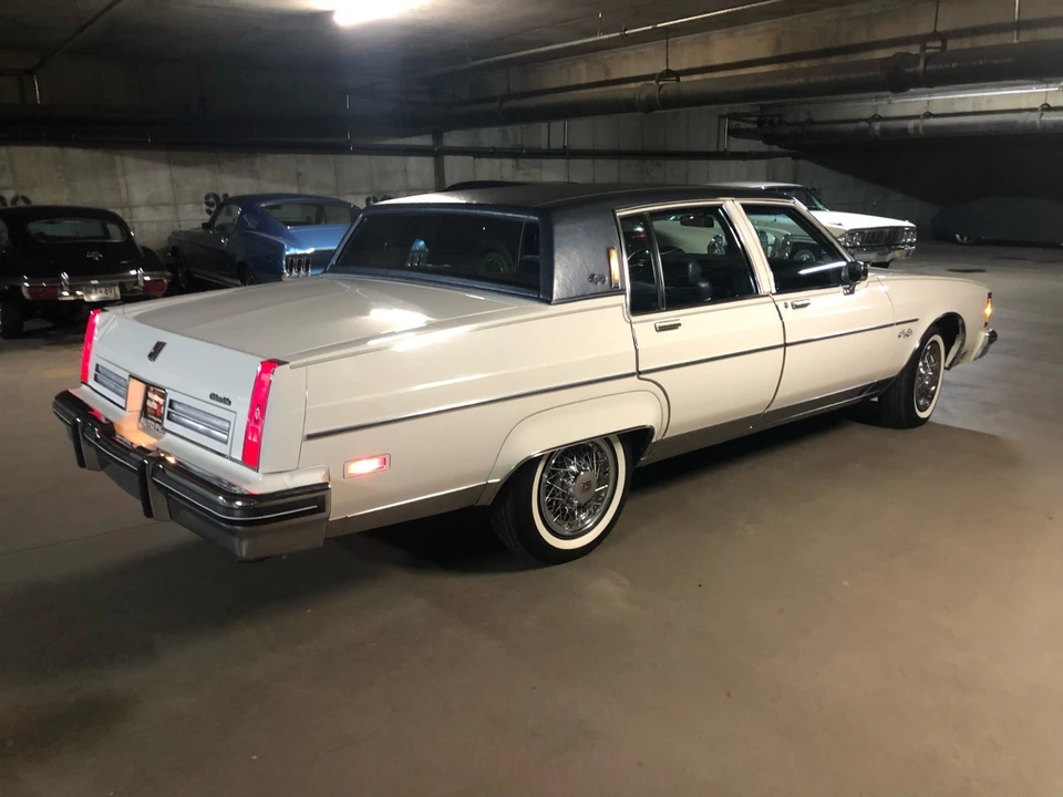 1983 Oldsmobile 98 - Image 10 of 21