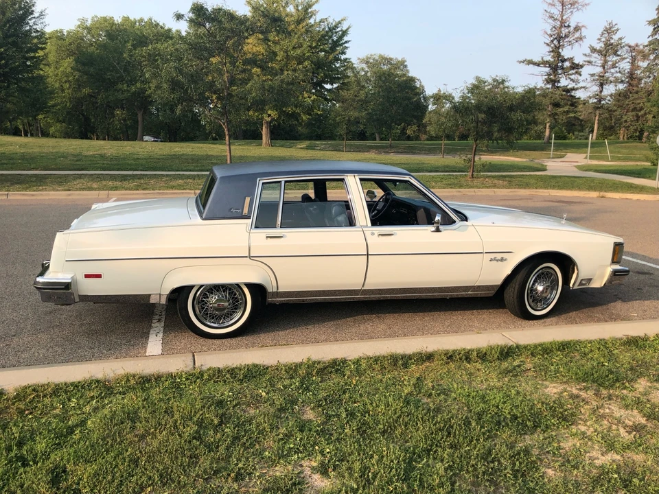 1983 Oldsmobile 98 - Image 6 of 21