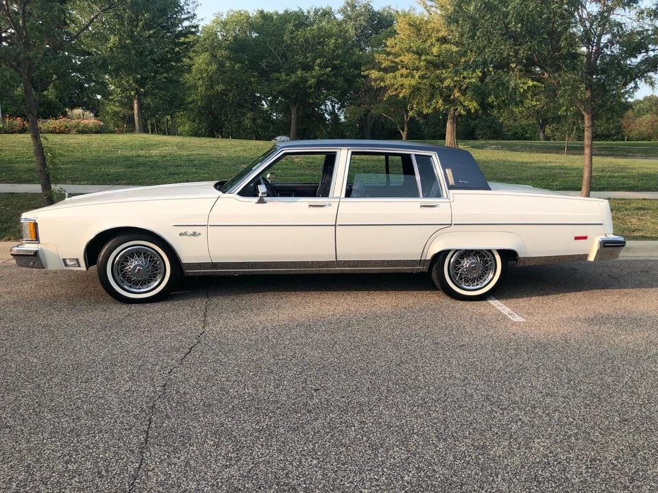 1983 Oldsmobile 98 - Image 2 of 21