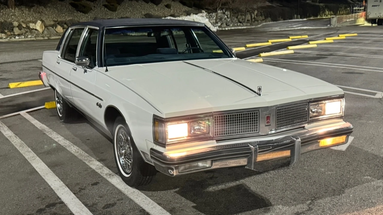 1983 Oldsmobile 98 - Image 2 of 31