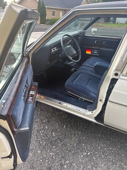 1983 Oldsmobile 98 - Image 16 of 31