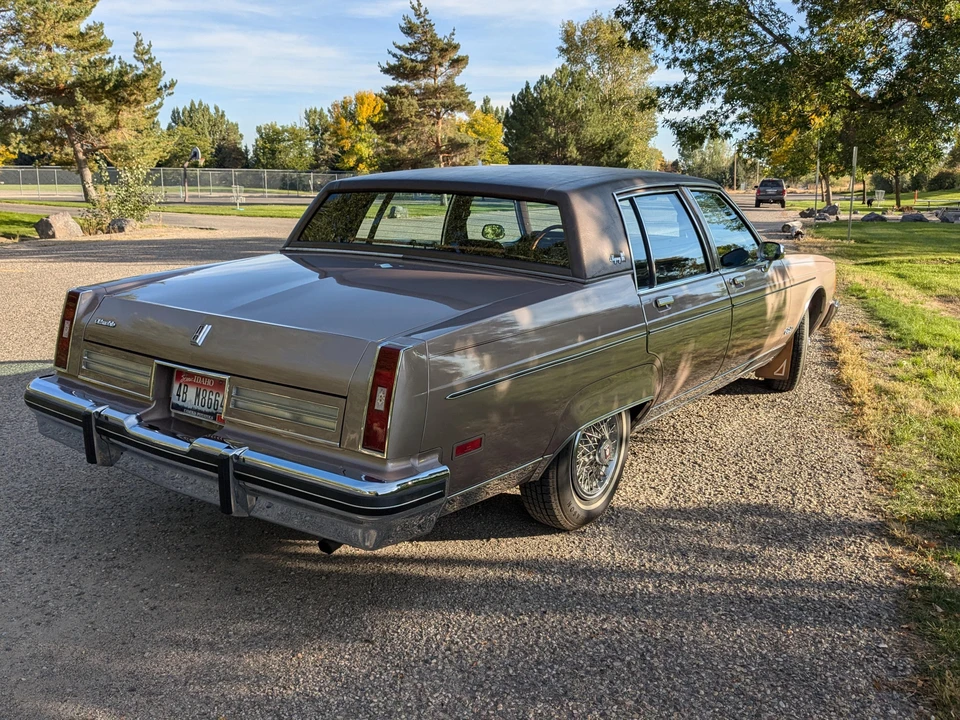 1983 Oldsmobile 98 - Image 17 of 26