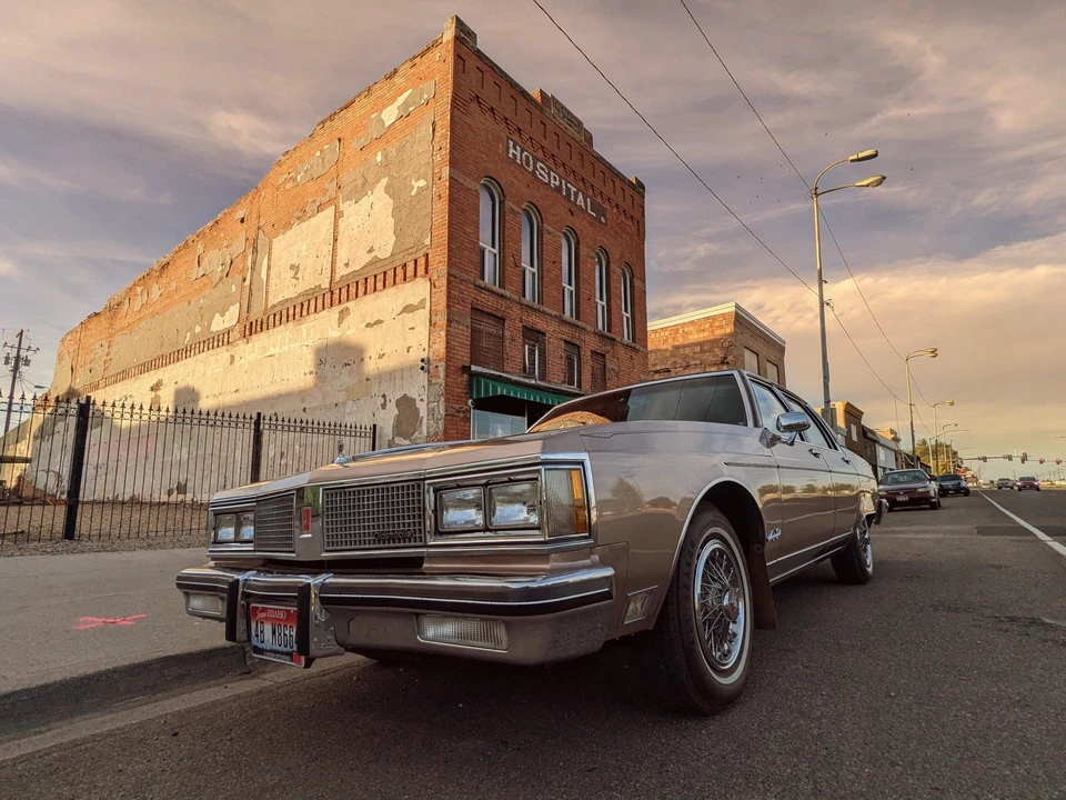 1983 Oldsmobile 98 - Image 7 of 26