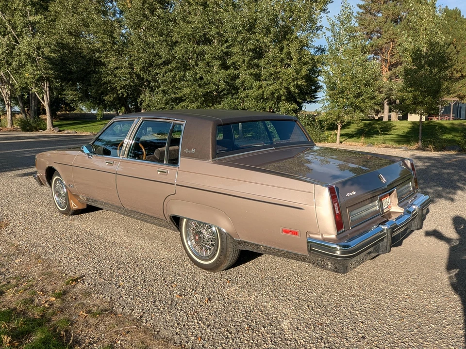 1983 Oldsmobile 98 - Image 12 of 26