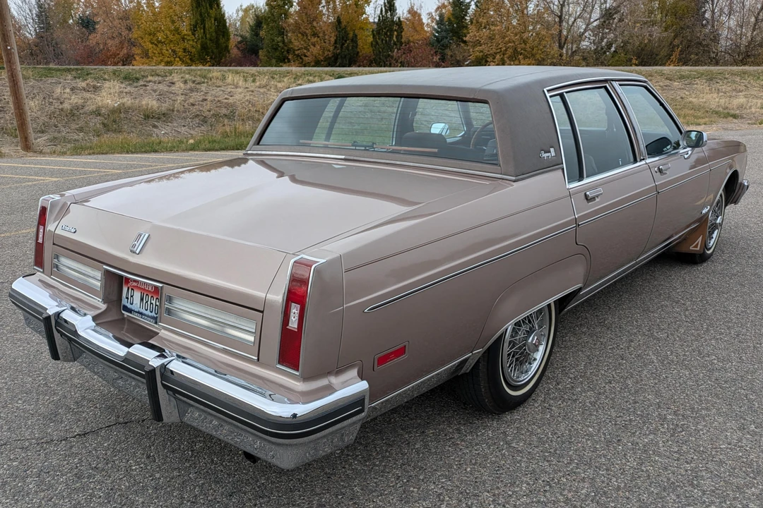 1983 Oldsmobile 98 - Image 4 of 26