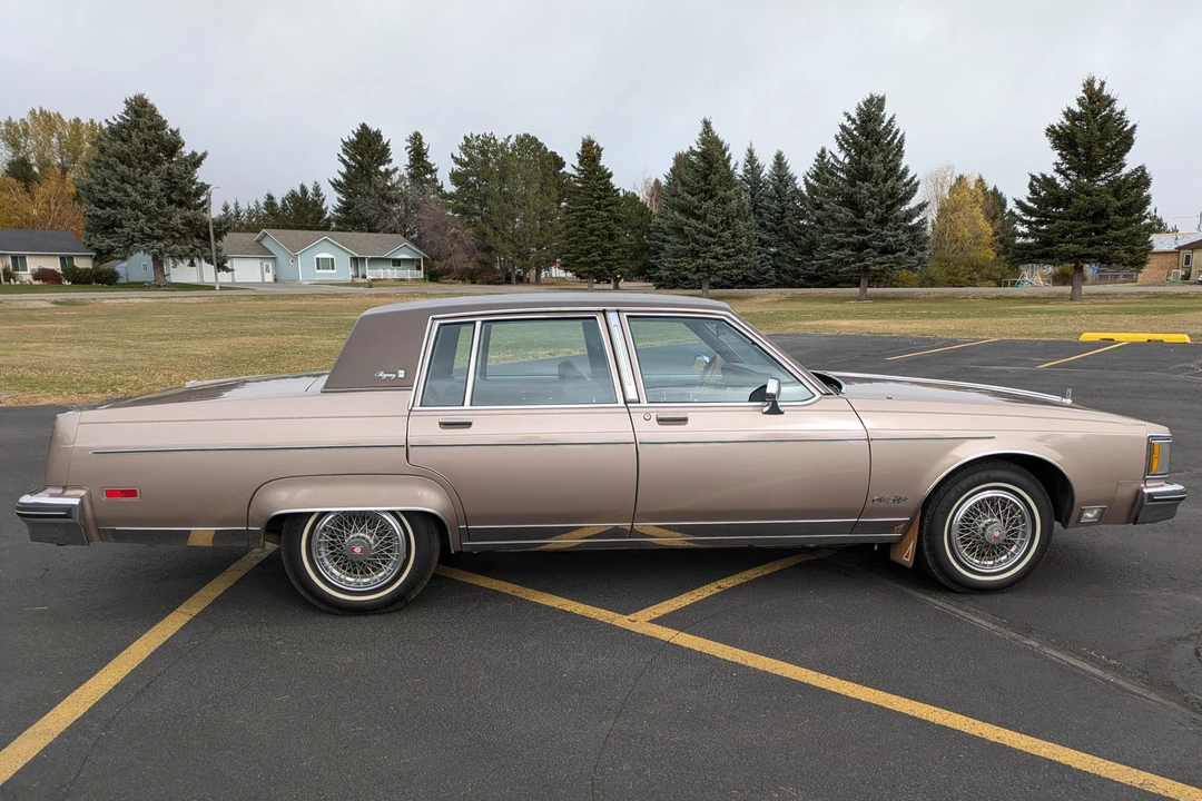 1983 Oldsmobile 98 - Image 3 of 26