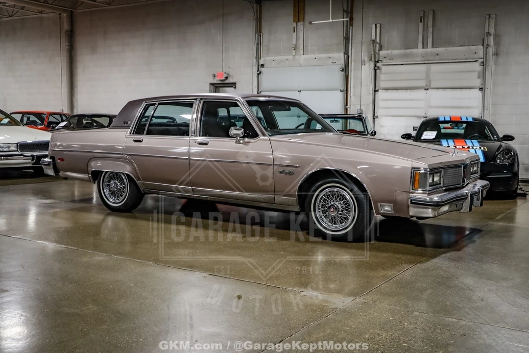 1983 Oldsmobile 98 - Image 12 of 12
