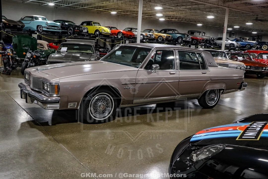 1983 Oldsmobile 98 - Image 5 of 12