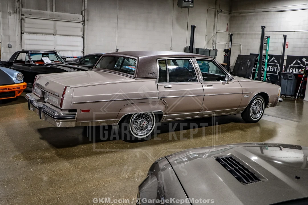 1983 Oldsmobile 98 - Image 10 of 12