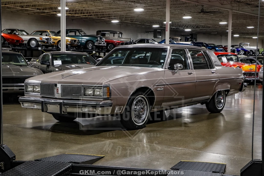 1983 Oldsmobile 98 - Image 4 of 12