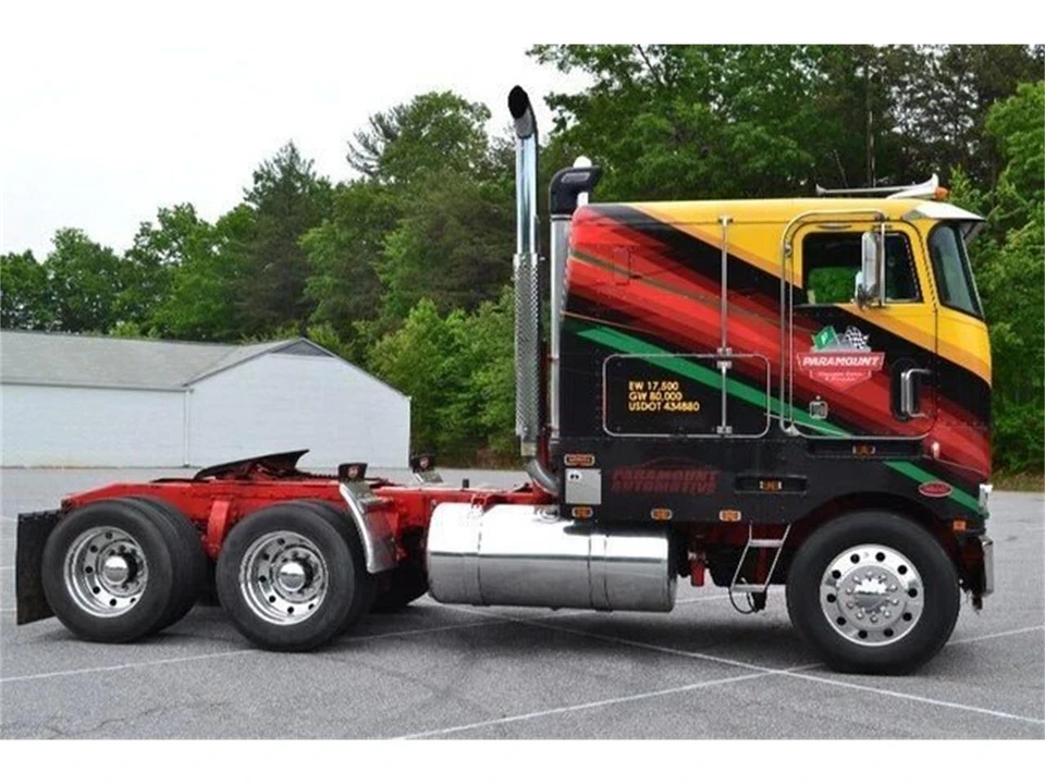 1983 Peterbilt - Image 2 of 31