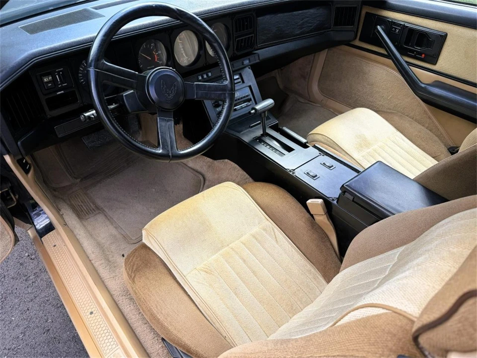 1983 Pontiac Firebird Trans Am 3rd Gen - Image 7 of 12