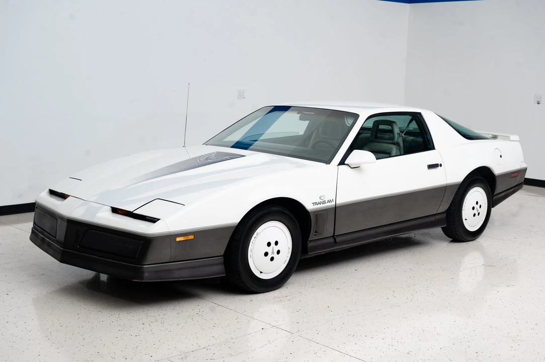 1983 Pontiac Firebird Trans Am 3rd Gen - Image 2 of 31