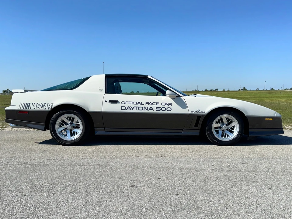 1983 Pontiac Firebird Trans Am 3rd Gen - Image 15 of 31