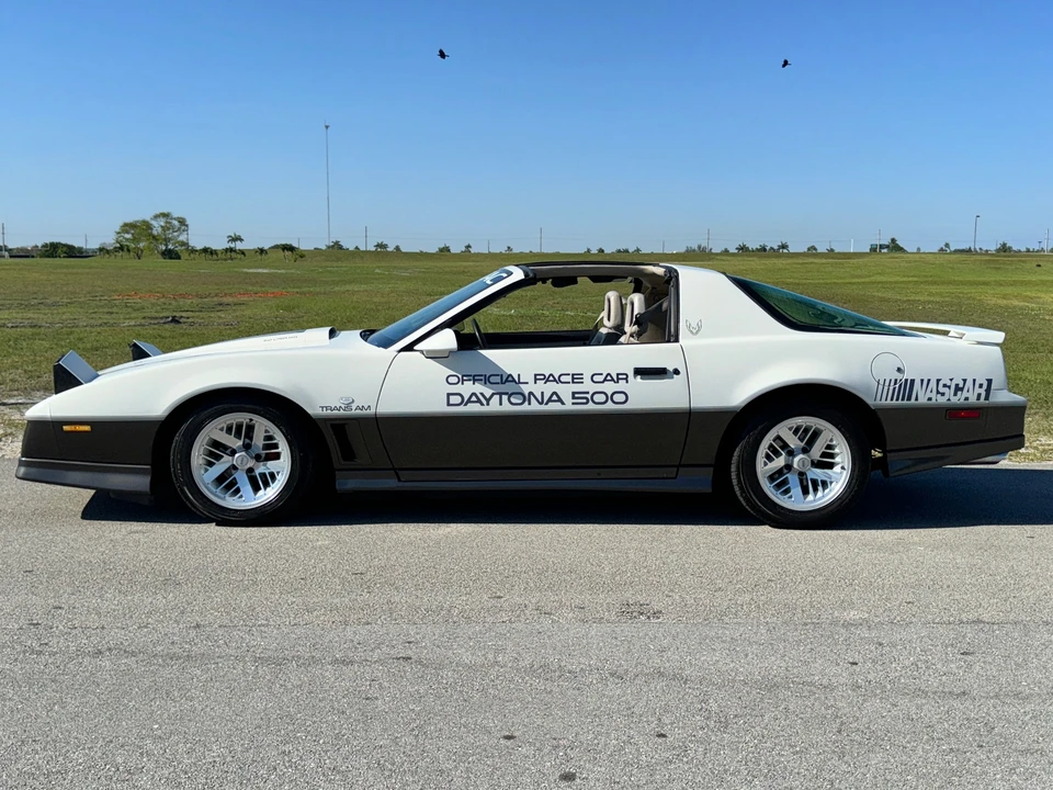 1983 Pontiac Firebird Trans Am 3rd Gen - Image 6 of 31