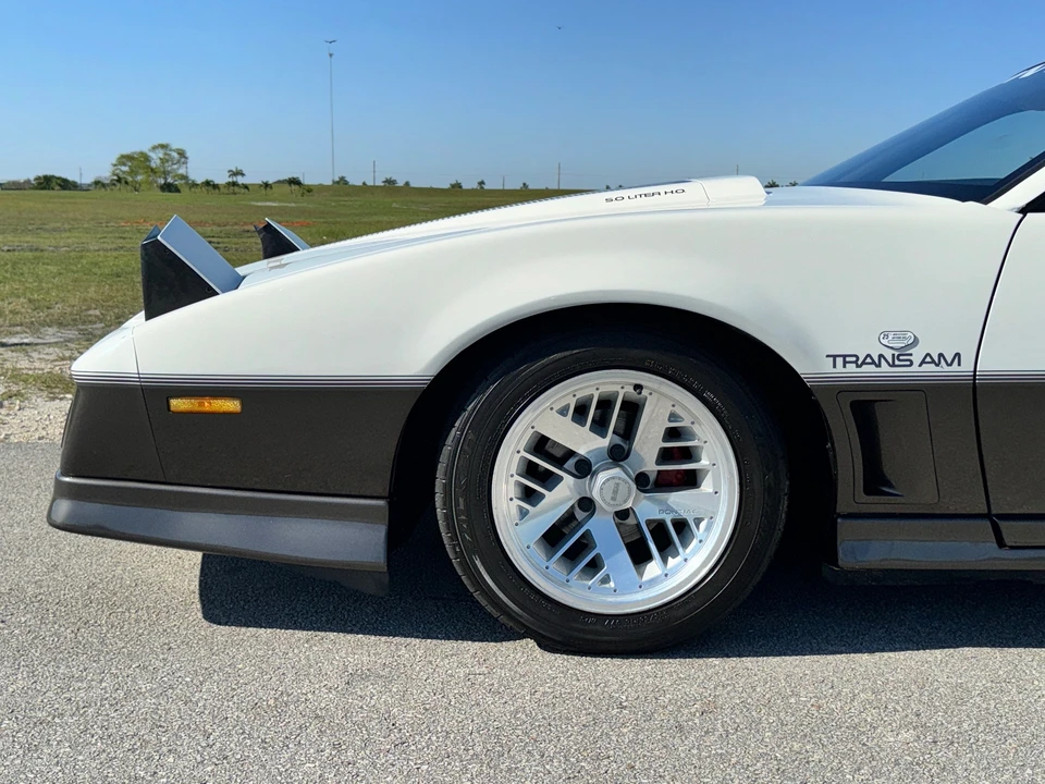 1983 Pontiac Firebird Trans Am 3rd Gen - Image 26 of 31