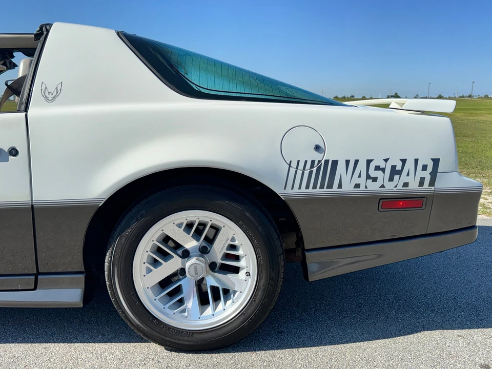 1983 Pontiac Firebird Trans Am 3rd Gen - Image 30 of 31